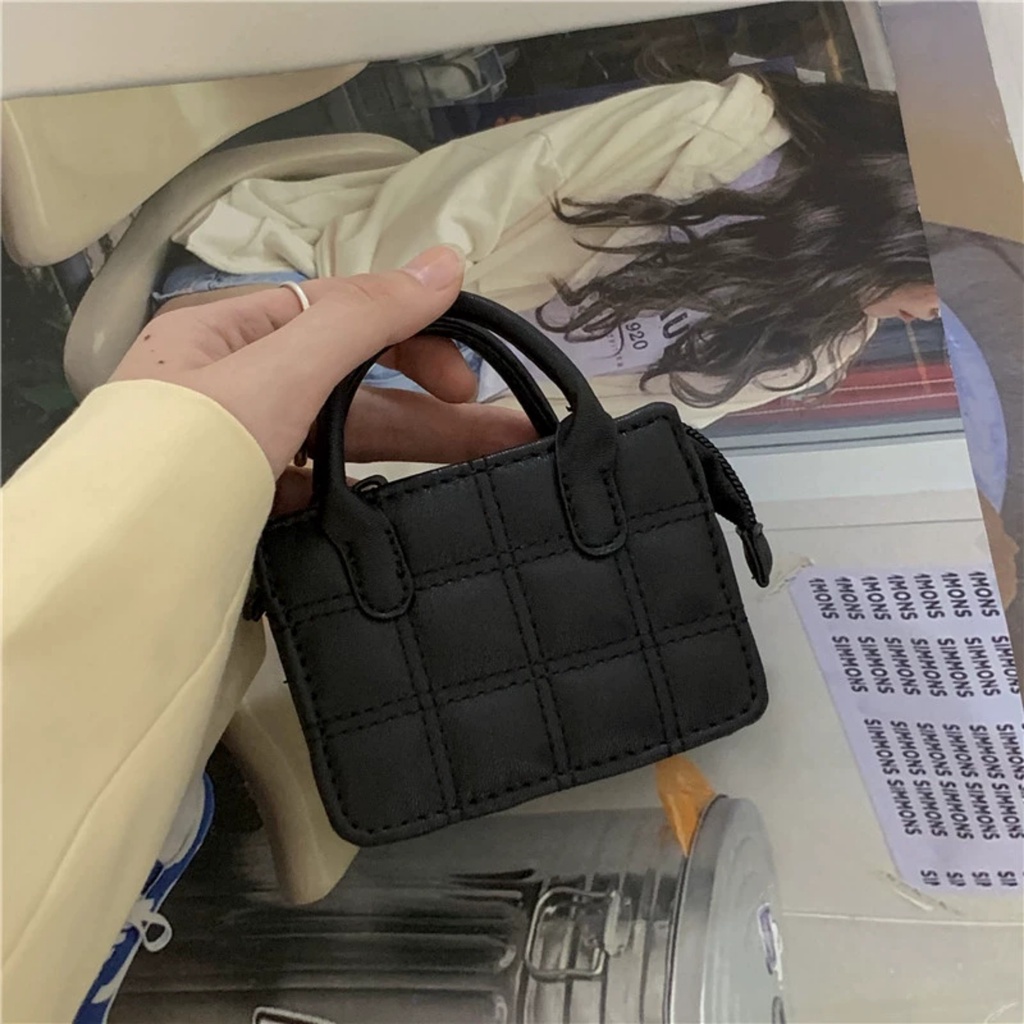 Túi đeo chéo mini bag siêu nhỏ chất liệu da trần trám kèm quai xách xinh xắn