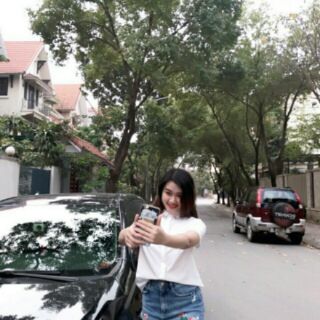 Sơ mi trắng cổ đính đá
