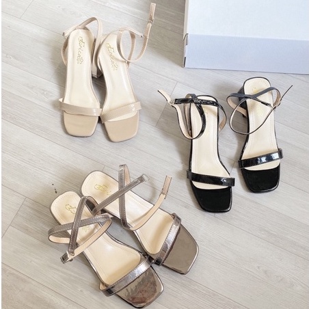 Sandal nữ da bóng gót vuông tag vàng 3cm phom dáng báic L54