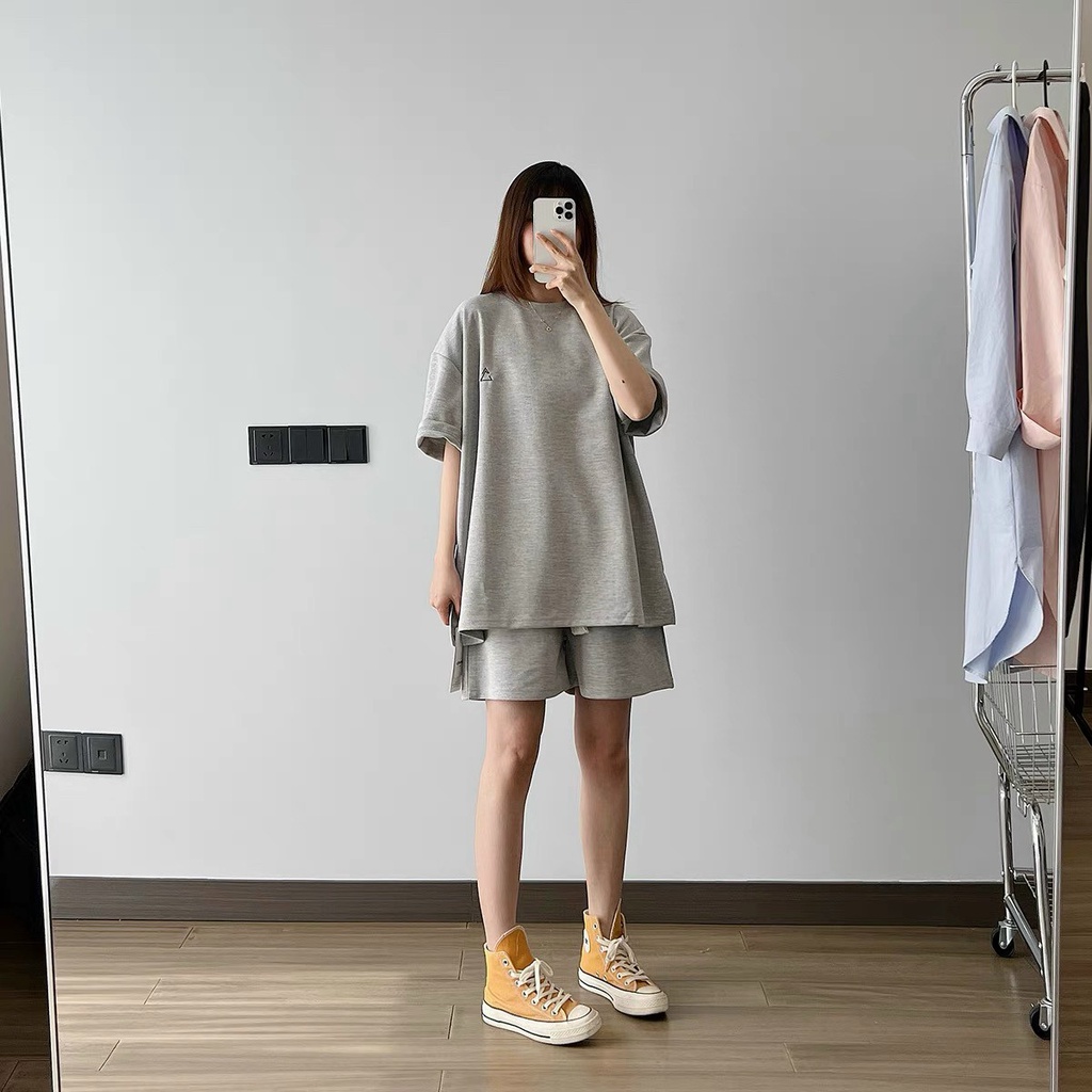 Bộ thun nữ tay lỡ form rộng unisex, áo cộc tay quần short chất vải bo tăm dày dặn, thêu logo phong cách cá tính