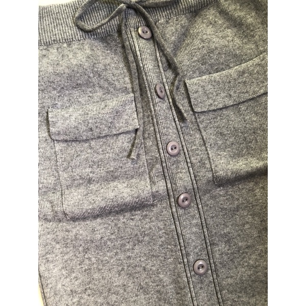 Chân váy len màu xám