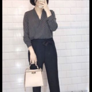 Sale Áo sơ mi cổ vạt chéo