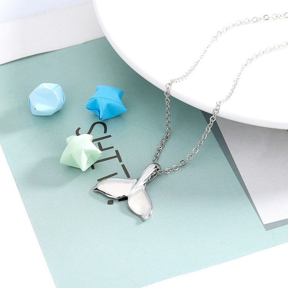 Vòng cổ mặt đuôi cá voi màu bạc/vàng