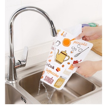 Tấm Lót Bàn Ăn Cách Nhiệt Nhựa Chống Thấm Nước In Họa Tiết