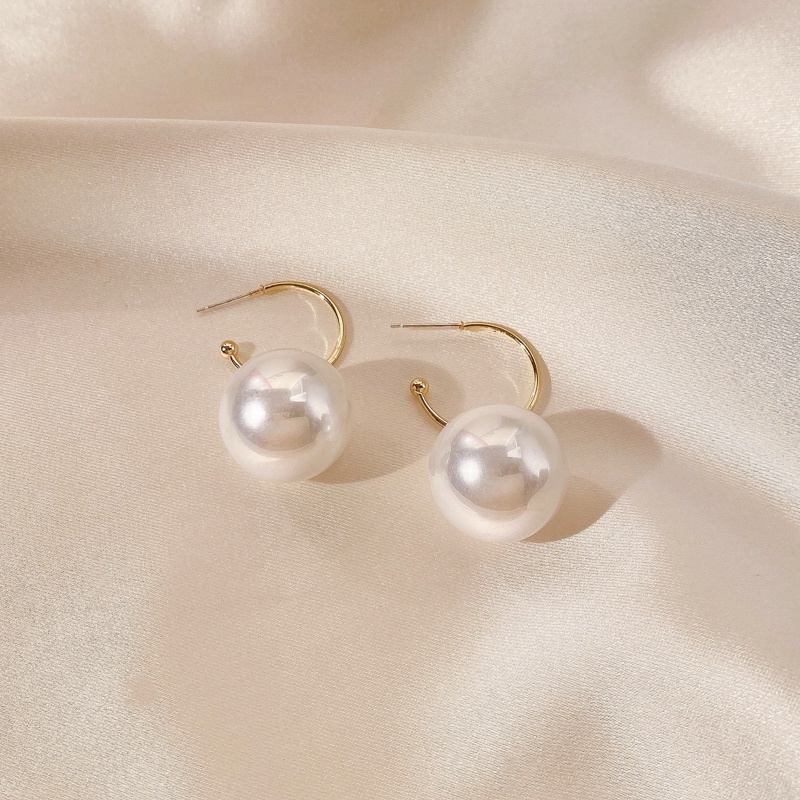 Khuyên tai kiểu dáng độc đáo thời trang cho nữ