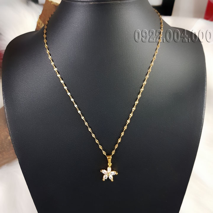 Dây chuyền titan mặt cánh hoa dành cho nữ.