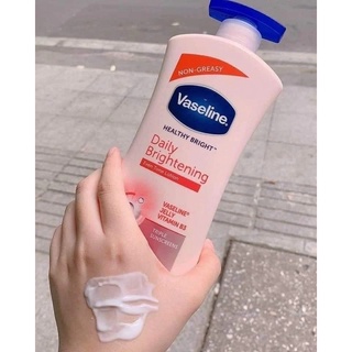 Dưỡng thể trắng da chống nắng Vaseline 725ml