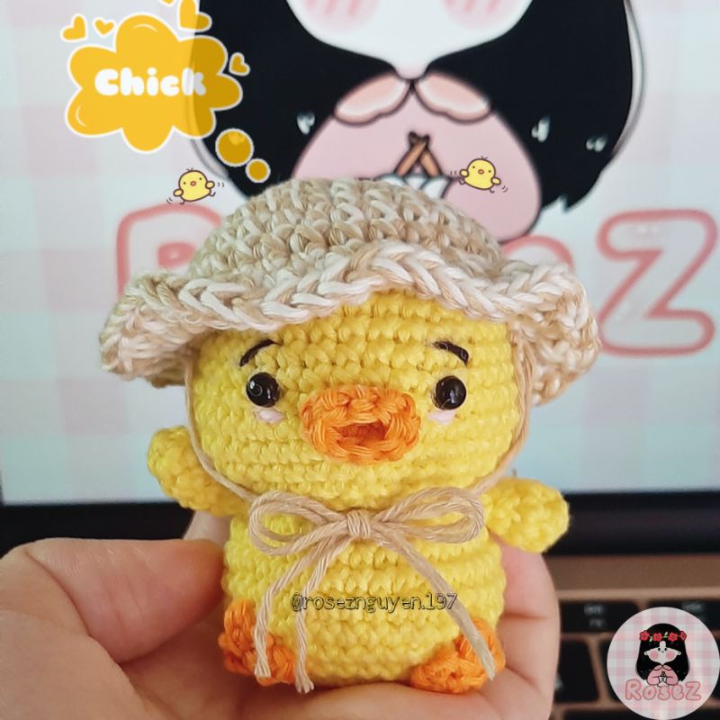 Móc khóa len Gà con đội nón