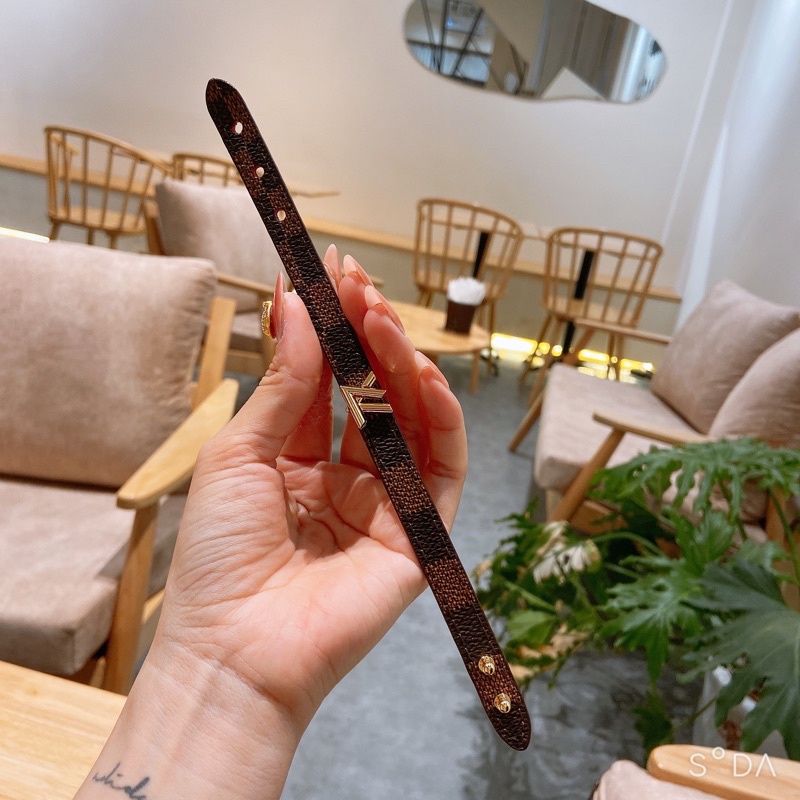 Lắc Tay Luisvuiton Dây Da Cao Cấp Mã VT85, Thời Trang Phụ Kiện Hot Trend , Ảnh thật Hàng Có Sẵn.