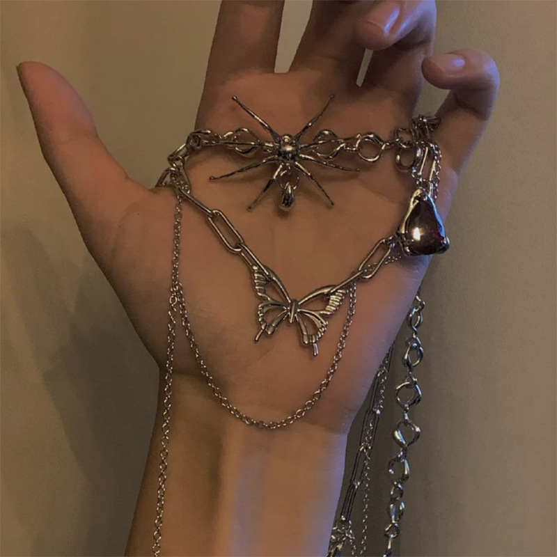 Vòng cổ hai lớp mặt con nhện đính đá pha lê