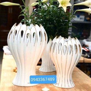 Lọ hoa dáng bàn tay vẽ vàng.Hàng sứ Bát Tràng cao28cm,35cm