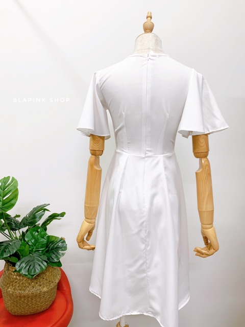 Đầm trắng nhún ngực tay loe | BigBuy360 - bigbuy360.vn