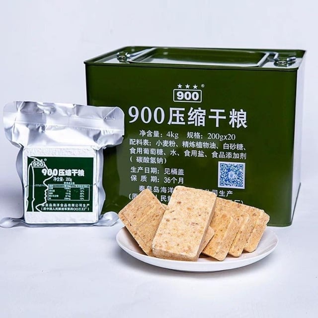 LƯƠNG KHÔ QUÂN ĐỘI 900 BA SAO HỘP SẮT 4KG 20 GÓI