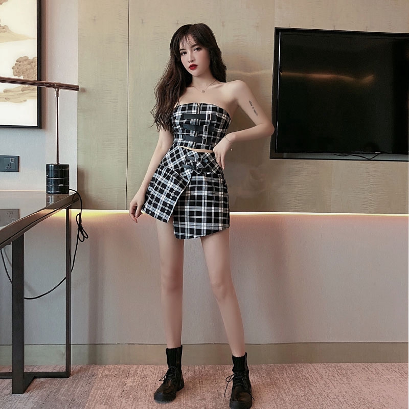 Set trang phục 2 mảnh gồm áo ống crop top kẻ caro phối dây kéo+chân váy mini cạp cao kiểu cách