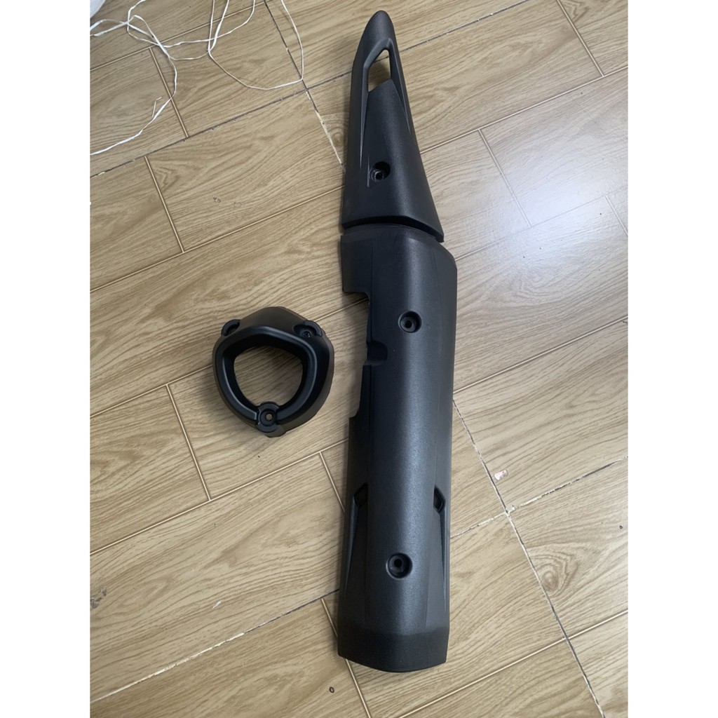 Ốp pô và chụp đích pô xe exciter 150 giả zin màu đen