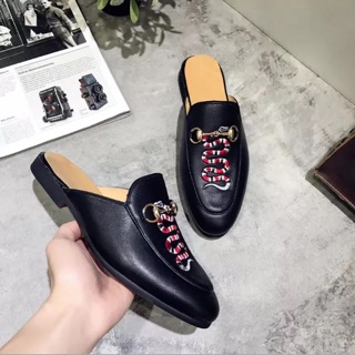 Sục Gucci nam thêu hình đầu thú