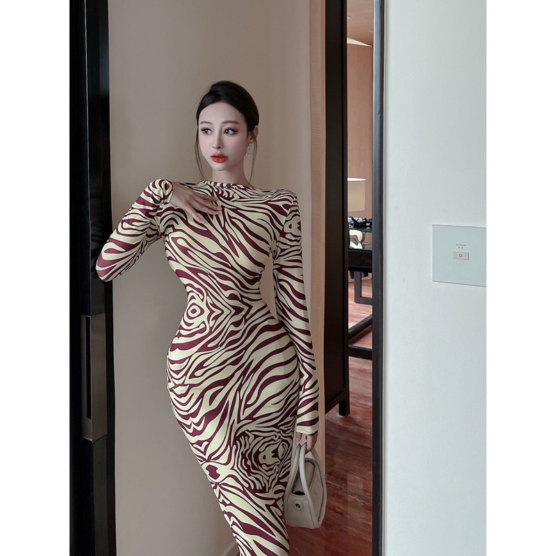 Đầm Tay Dài Dáng Ôm In Họa Tiết Khoét Ngực Thời Trang Mùa Thu 2022