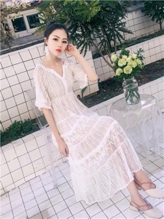 Đầm trắng ren dự tiệc