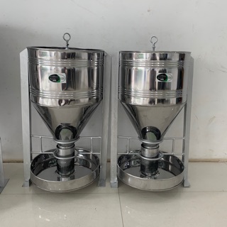 Máng đổ cám cho lợn ăn thẳng 1 bao bằng inox