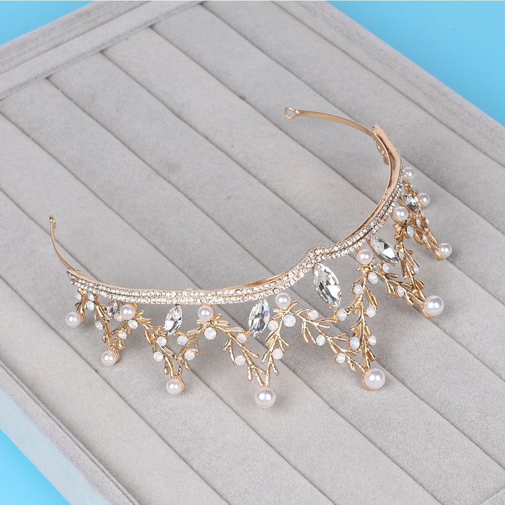 Vương miện thiết kế thanh lịch đính đá cho cô dâu