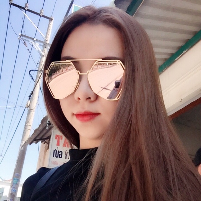 Mắt kính kim cương hồng