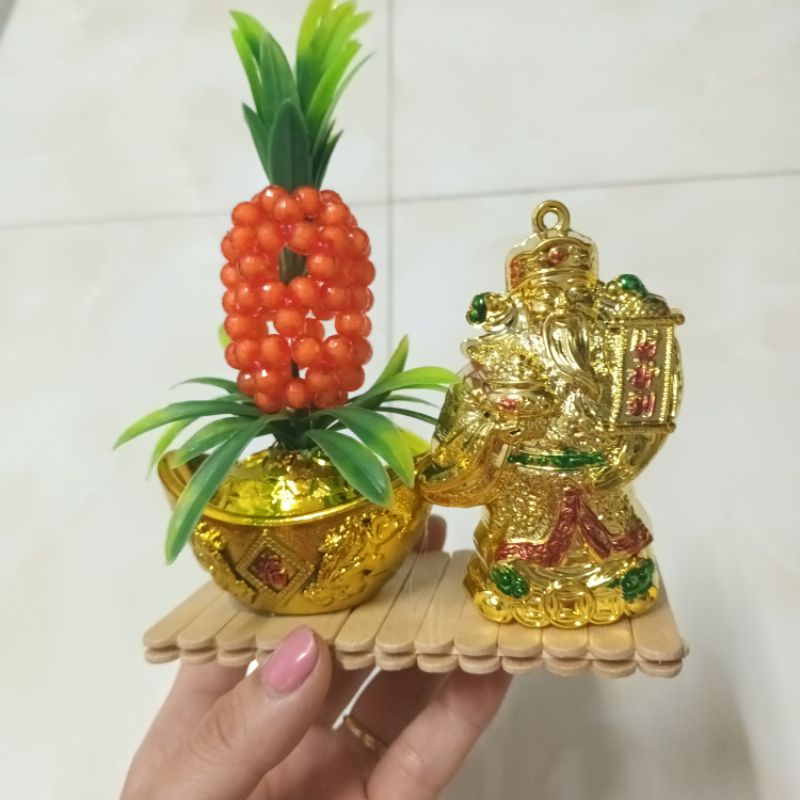 Tượng ông Thần Tài thỏi vàng trái thơm kích hoạt may mắn tài lộc