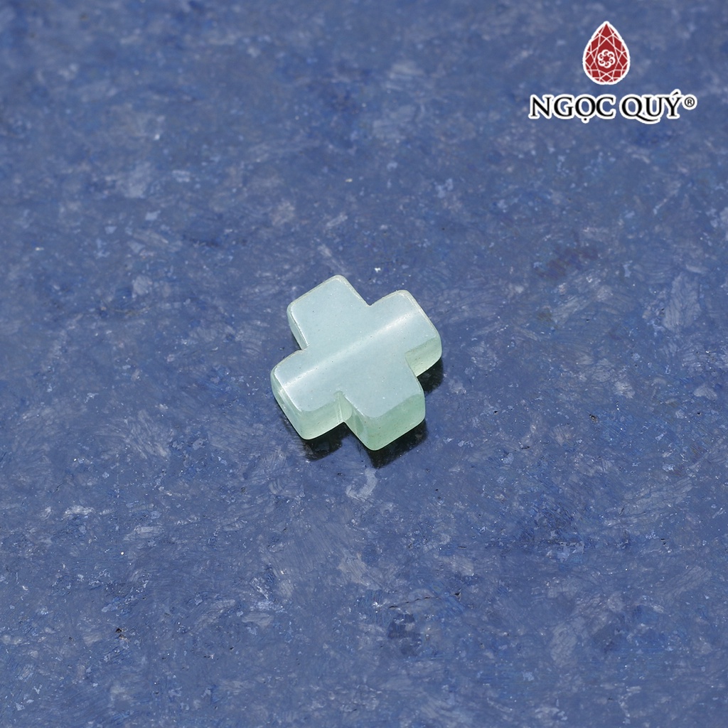 Mặt dây chuyền thánh giá xỏ ngang TA dâu xanh - Ngọc Qúy