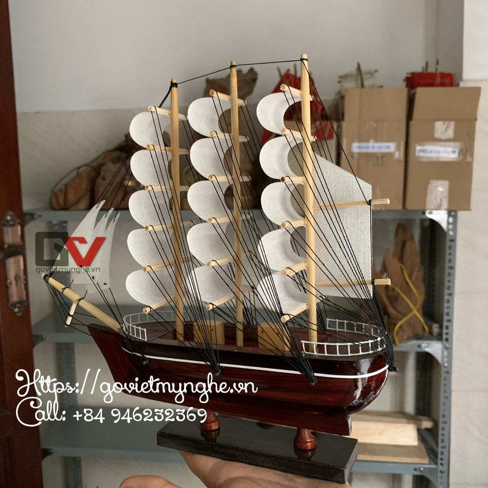 Mô hình thuyền gỗ trang trí phong thủy để bàn làm việc - Thuyền Le Belem của Pháp - Dài 27cm - Buồm trắng