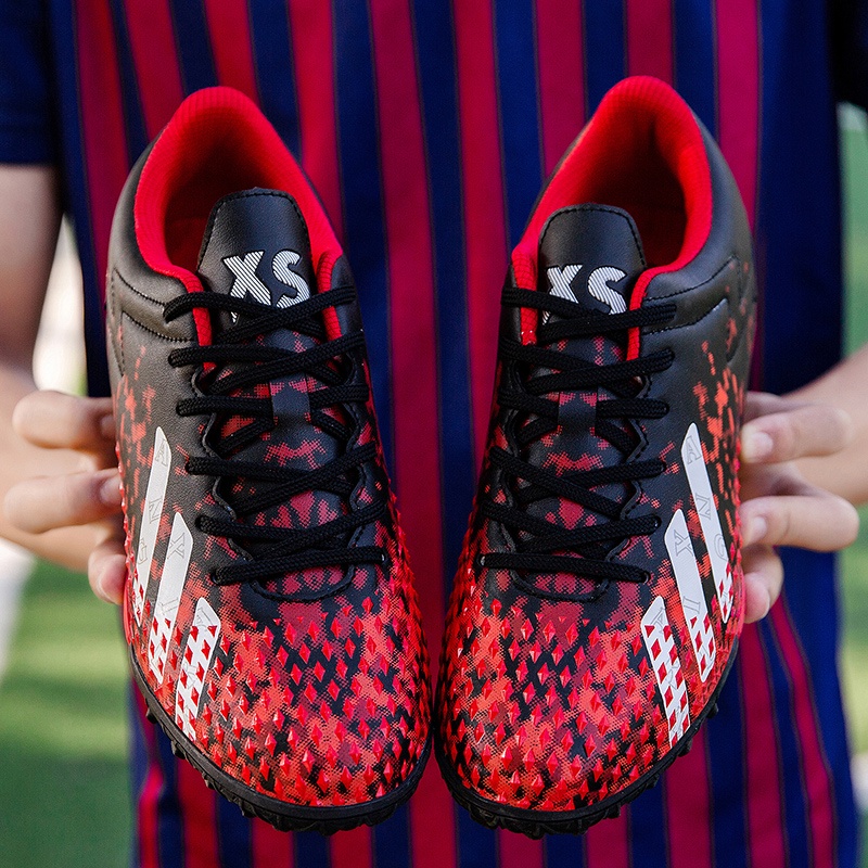 【Tặng tất bóng đá miễn phí】Giày đá bóng nam / nữ ngoài trời vải PU, đế cao su, chống trơn trượt, thấm sốc, bền, mềm và không thấm nước Size 35-46