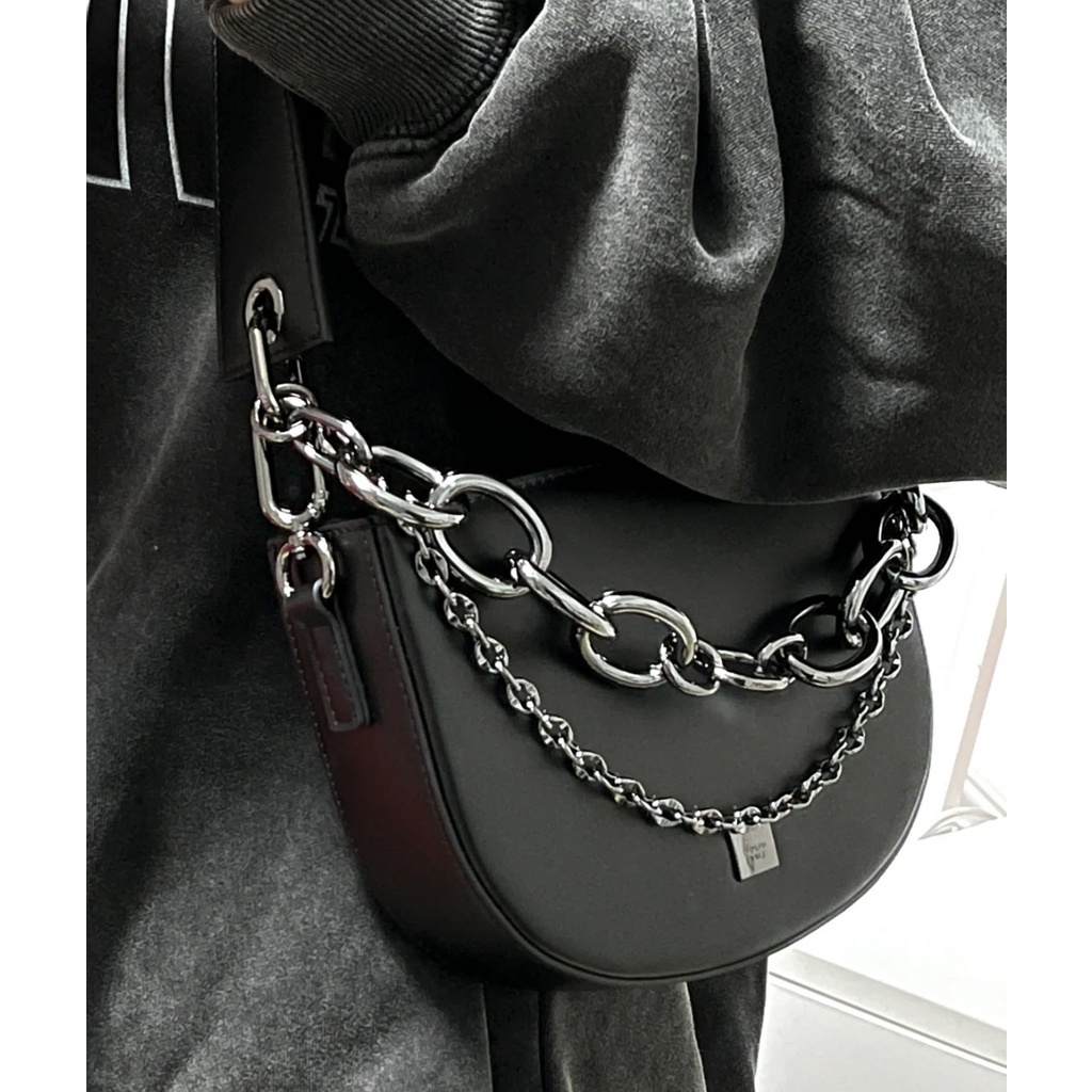 Túi Xách Đeo Vai Hình Bán Nguyệt Phối Dây Xích Phong Cách Thời Trang Hàn Quốc 2022 Dành Cho Nữ