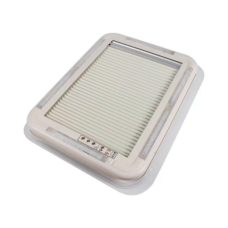 RV Mobile Home . Độ cửa sổ trời 50 x 70 cm trên lóc xe lấy gió trời thông thoáng xe Chuyên dụng cho xe Mobile Home