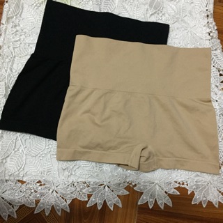 Quần đùi gen bụng mặc trong váy