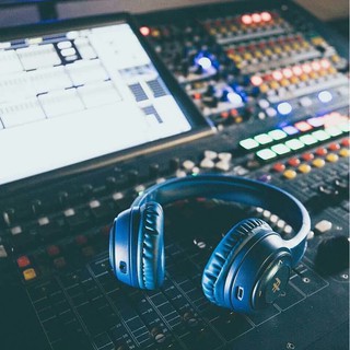 Tai nghe iFrogz Aurora Wireless Headphones