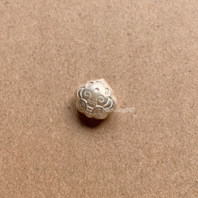 Charm bạc dẹp họa tiết - MH086
