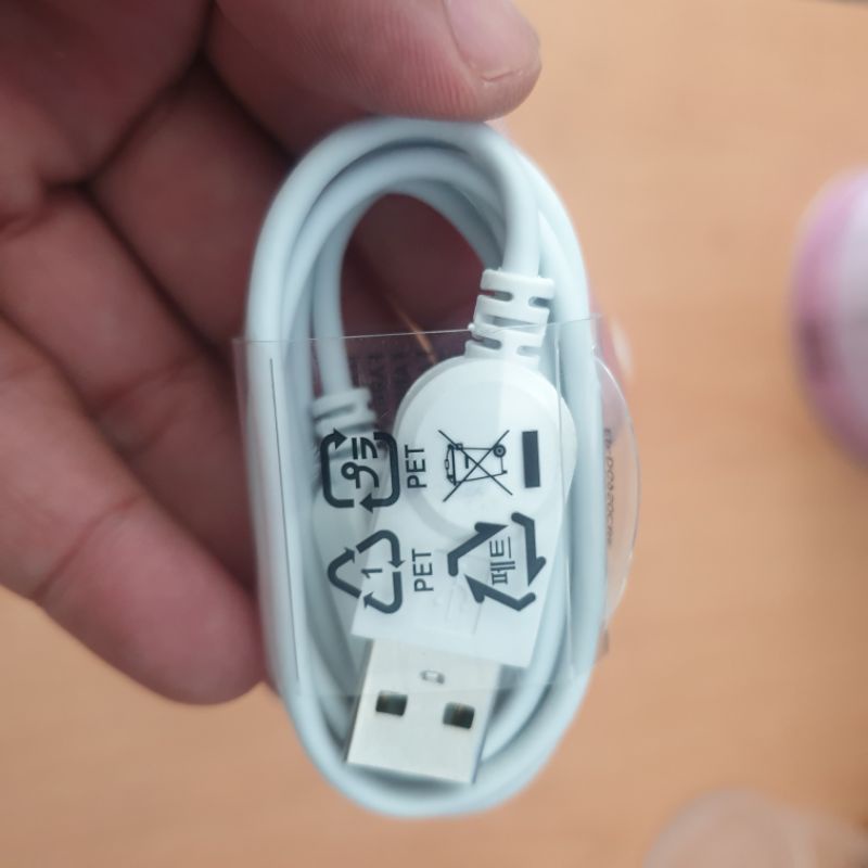 Cáp oppo 5v-2a  1m chân micro sạc nhanh chuẩn dòng .bảo hành 12 tháng