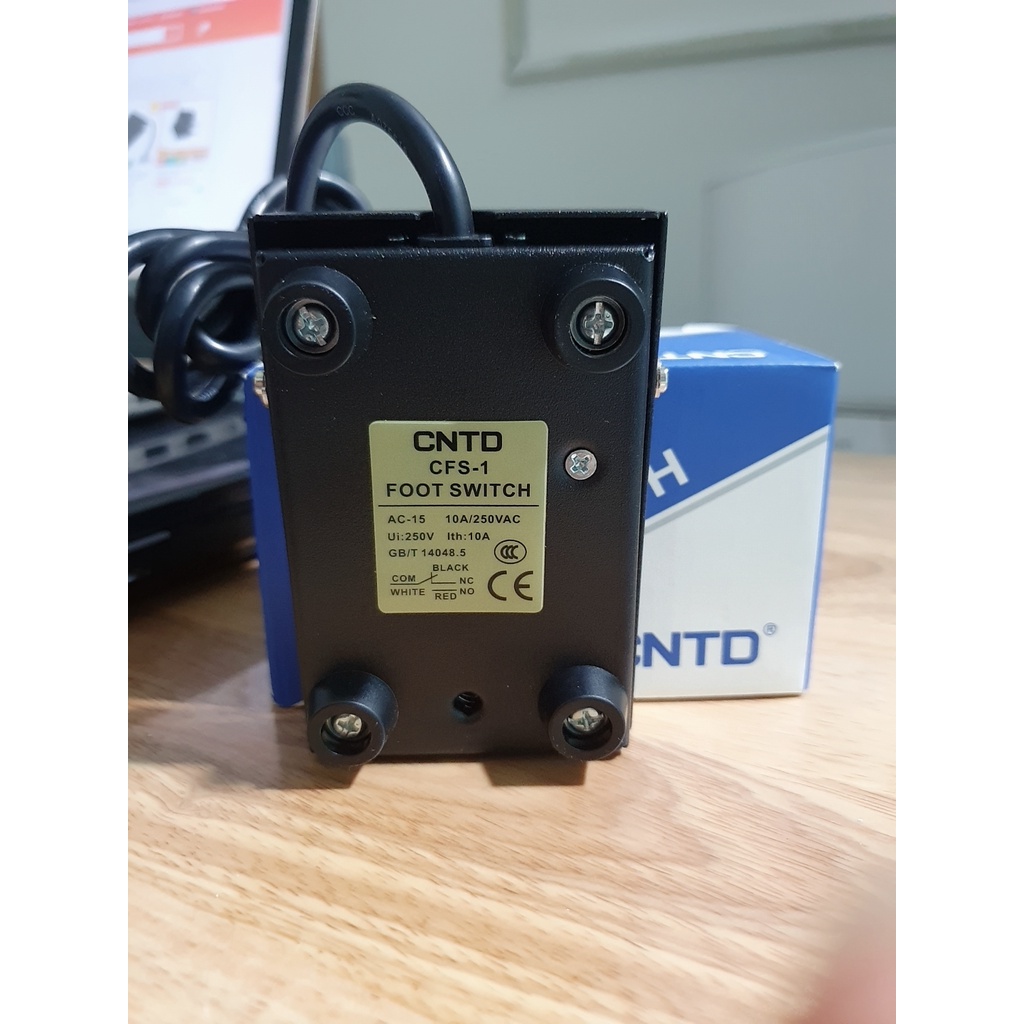 Công tắc bàn đạp vỏ thép Đài Loan CNTD CFS-1 250VAC 10A