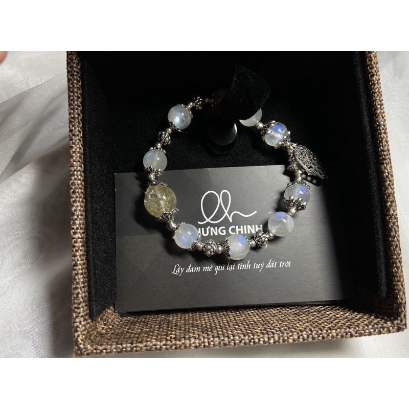 Vòng tay mặt trăng