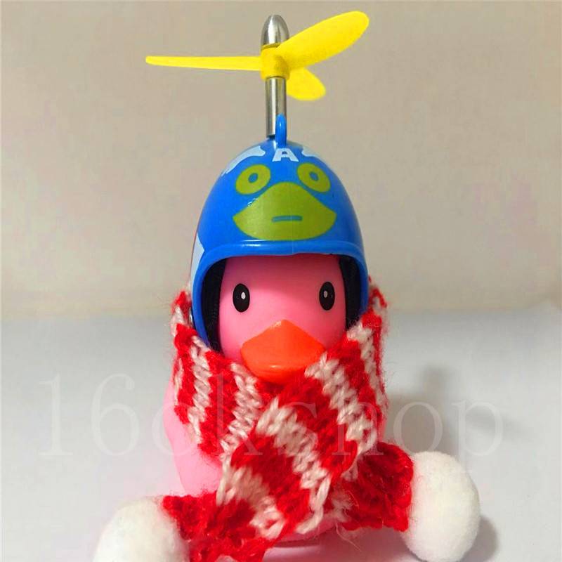 Chú vịt cao su gắn trang trí mũ bảo hiểm đáng yêu