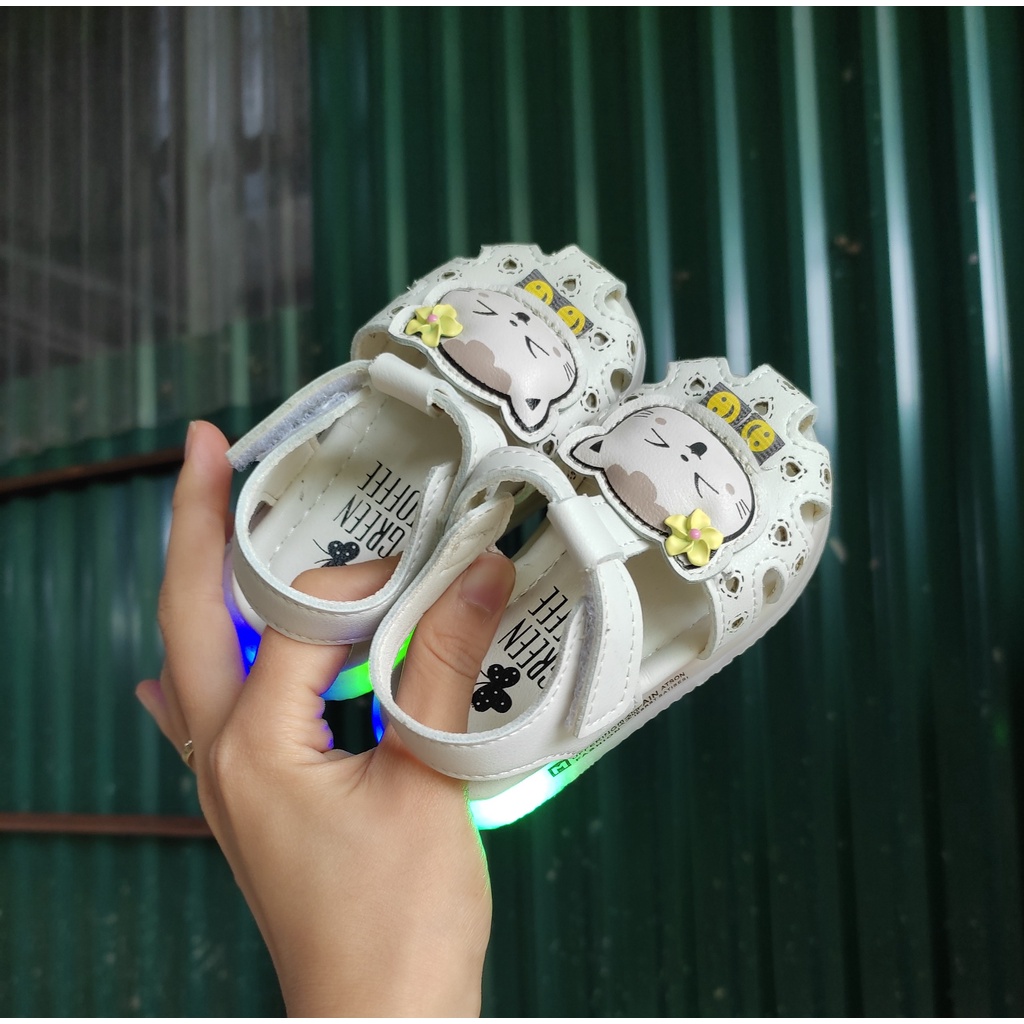 Sandal tập đi hình gấu bé gái có đèn led mã mới Kb13 kb12