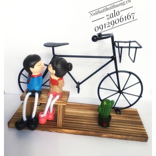 Tượng cặp đôi ngồi trước xe đạp trang trí cute