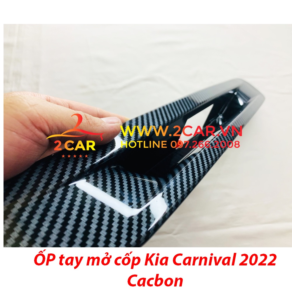 Ốp tay mở cốp sau carbon xe Kia Carnival 2021- 2022 vân cacbon cao cấp