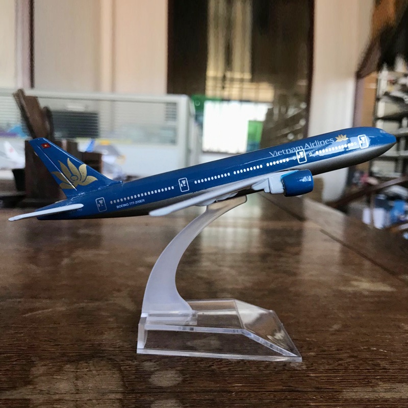 Mô Hình Máy Bay boeing b777 aircraft b777 Bằng Hợp Kim Đứng