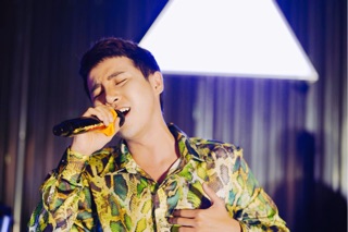 Sơ mi họa tiết da rắn