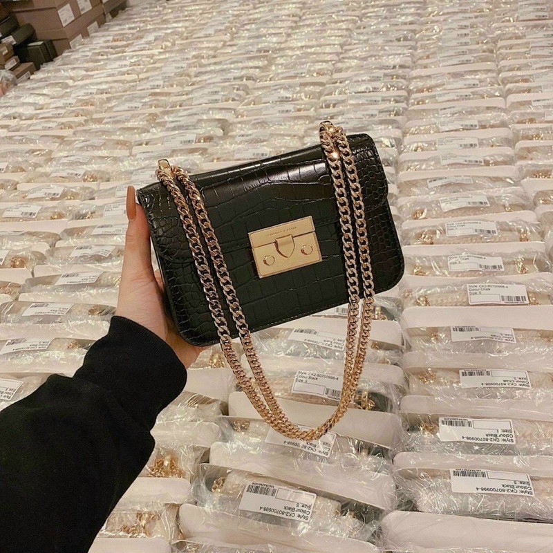 Túi CnK đeo chéo size 22 hàng xuất dư form đẹp