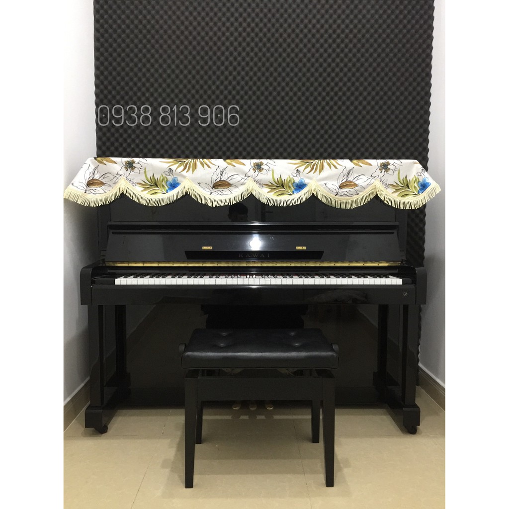 Khăn phủ đàn piano màu trắng thêu lá xanh và đen