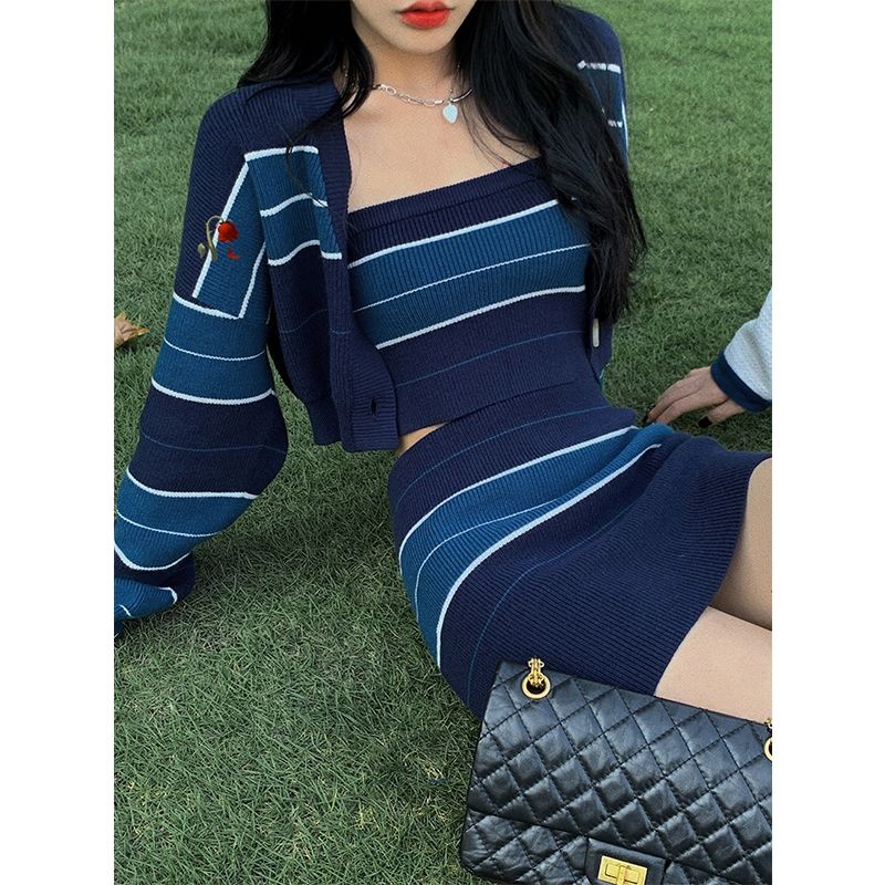 Bộ Áo Khoác Cardigan Dệt Kim Kẻ Sọc Màu Xanh Dương + Chân Váy Yếm Phong Cách Retro Mỹ