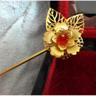 Trâm cài tóc hoa vàng