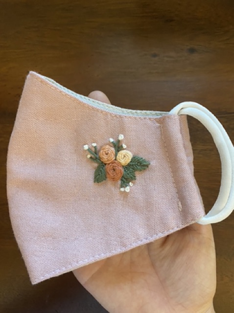 [Mã FAMAYFA2 giảm 10K đơn 50K] Khẩu trang vải linen 3 lớp thêu tay - Hand Embroidered Linen Face Mask | BigBuy360 - bigbuy360.vn