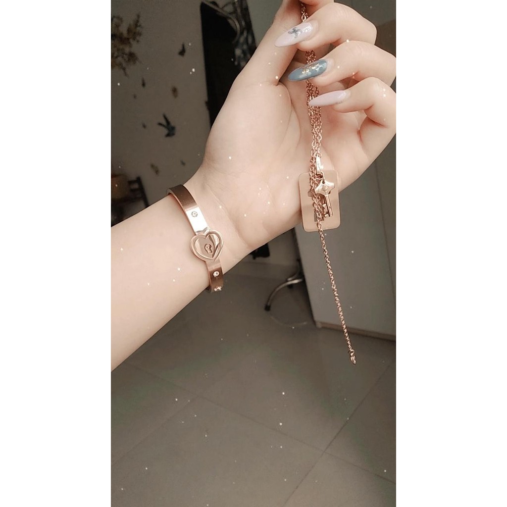 Bộ vòng tay và dây chuyền mặt chìa khóa độc đáo tượng trưng cho tình yêu vĩnh cửu độc đáo
