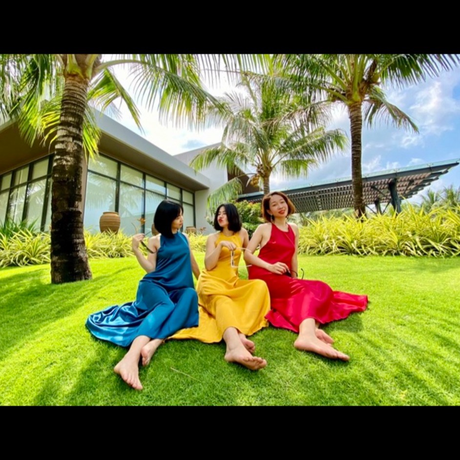 Váy maxi cổ yếm hở lưng buộc nơ cổ bản nơ to- có sẵn mút ngực